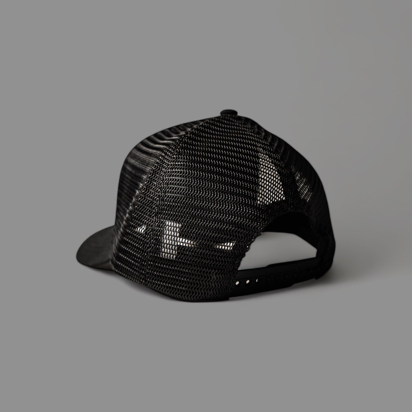 BLACK/WHITE TRUCKER HAT